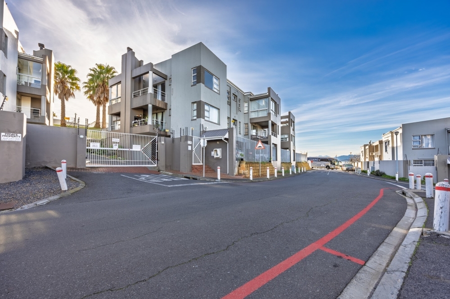 2 Bedroom Property for Sale in Loevenstein Western Cape